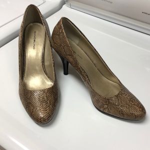 Bandolino faux snake skin size 9 heels